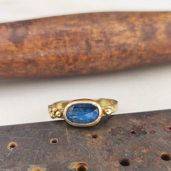 14K Yellow gold ring with Blue Kyanite. UNIQUE handmade beautiful texture ring. - Picture 5 of 13